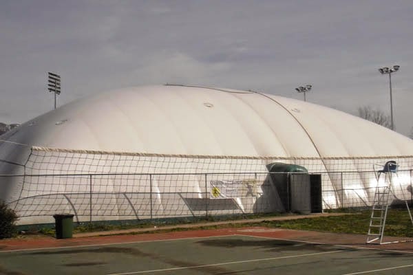 Γήπεδα - μπαλόνια σε σχολεία και αθλητικούς χώρους της πόλης
