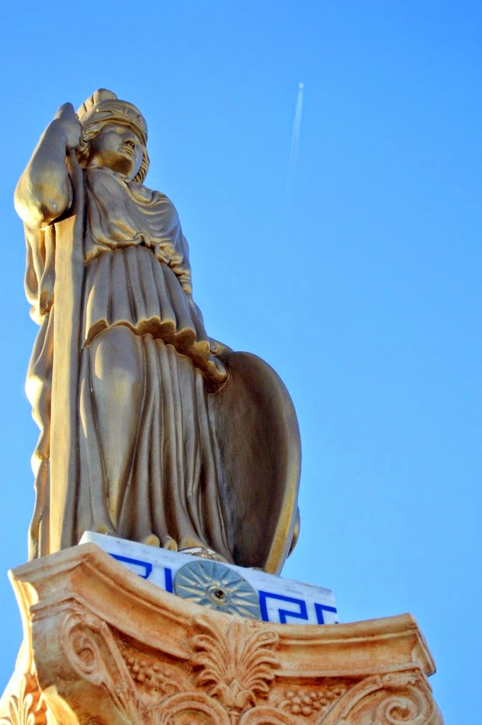 "Μα τον Δία και την Αθηνά, τι είναι αυτό;" Δυο ανεπανάληπτες πολυκατοικίες - μουσεία στο Αιγάλεω 9 "Μα τον Δία και την Αθηνά, τι είναι αυτό;" Δυο ανεπανάληπτες πολυκατοικίες - μουσεία στο Αιγάλεω 8