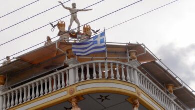 Χαϊδάρι Σήμερα "Μα τον Δία και την Αθηνά, τι είναι αυτό;" Δυο ανεπανάληπτες πολυκατοικίες - μουσεία κλέβουν τα βλέμματα στο Αιγάλεω 4