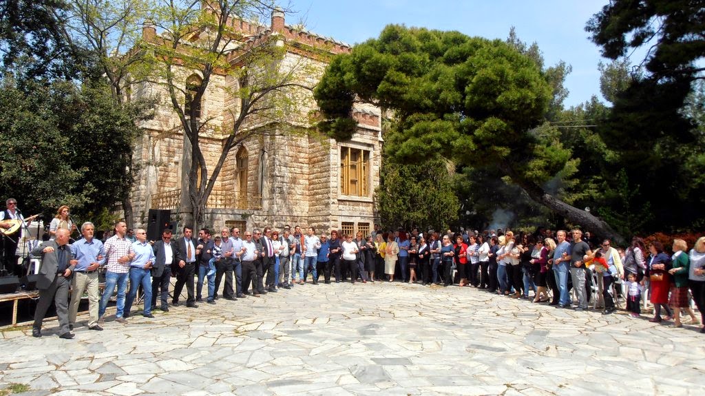 Μπράτσο με μπράτσο, ο μεγαλύτερος χορός που στήθηκε στο Παλατάκι! 4 Μπράτσο με μπράτσο, ο μεγαλύτερος χορός που στήθηκε στο Παλατάκι! 3
