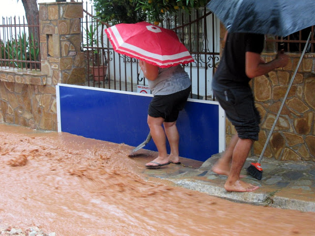 Ολονύκτια μάχη με τα νερά 4