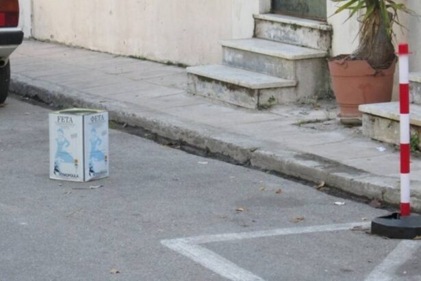 Τενεκέδες και κουβάδες για... "οικοπεδάκια" στο δρόμο 41