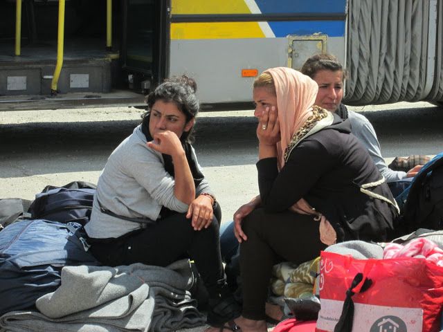 Εγκαταστάθηκαν οι πρώτοι πρόσφυγες στον Σκαραμαγκά. Οικογένειες και πολλά παιδιά 22
