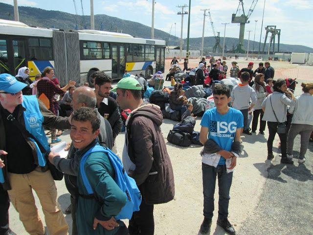 Εγκαταστάθηκαν οι πρώτοι πρόσφυγες στον Σκαραμαγκά. Οικογένειες και πολλά παιδιά 10