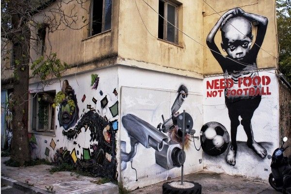 ΔΡΟΜΟΙ ΤΗΣ ΠΟΛΗΣ - ΚΑΜΒΑΔΕΣ ΤΗΣ ΚΡΙΣΗΣ. Η αθηναϊκή street art μαγνητίζει το βλέμμα 6 ΔΡΟΜΟΙ ΤΗΣ ΠΟΛΗΣ - ΚΑΜΒΑΔΕΣ ΤΗΣ ΚΡΙΣΗΣ. Η αθηναϊκή street art μαγνητίζει το βλέμμα 5