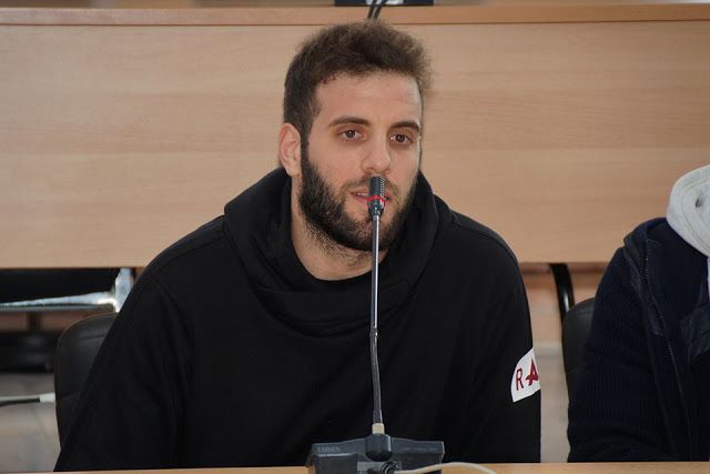 Σπουδαίοι Έλληνες αθλητές καλωσορίζουν τα προσφυγόπουλα στα σχολεία 2 Σπουδαίοι Έλληνες αθλητές καλωσορίζουν τα προσφυγόπουλα στα σχολεία 1