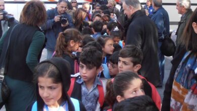 Χαϊδάρι Σήμερα Θερμή υποδοχή στα προσφυγόπουλα. Σήμερα ξεκίνησαν τα μαθήματα στο Χαϊδάρι 1