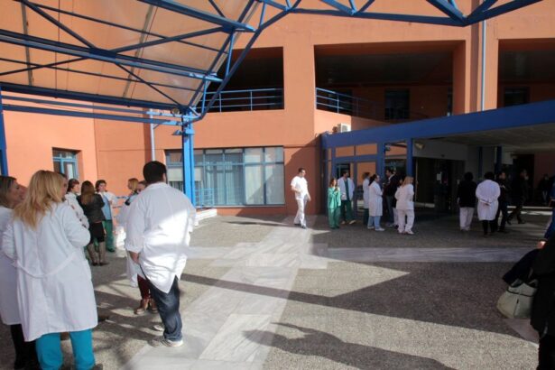 Χαϊδάρι Σήμερα Ο Πολάκης στο Αττικόν - οι εργαζόμενοι στα κάγκελα 2