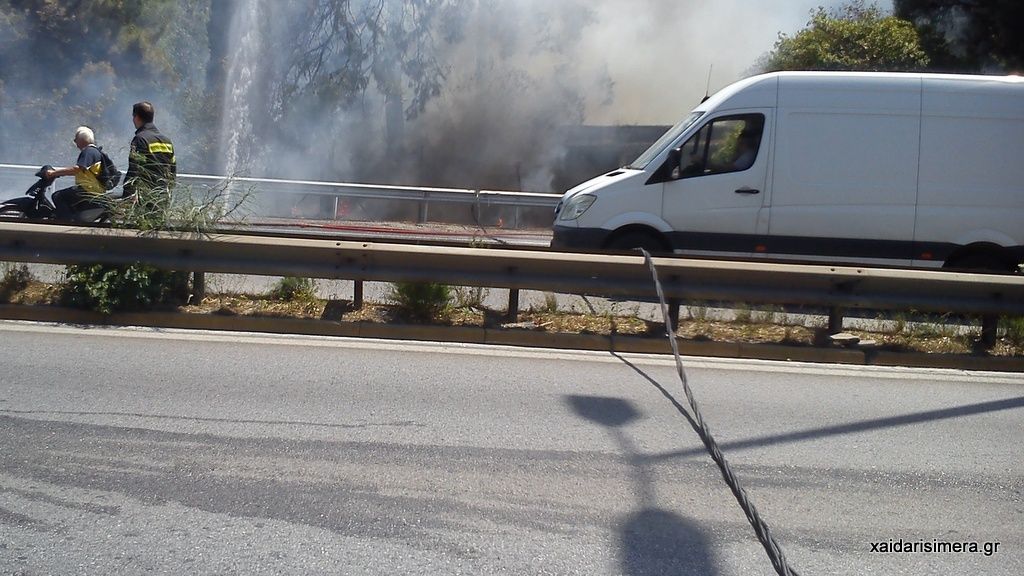 Πανικός στο Δαφνί - Πυρκαγιά στην Εθνική Οδό 5 Πανικός στο Δαφνί - Πυρκαγιά στην Εθνική Οδό 4