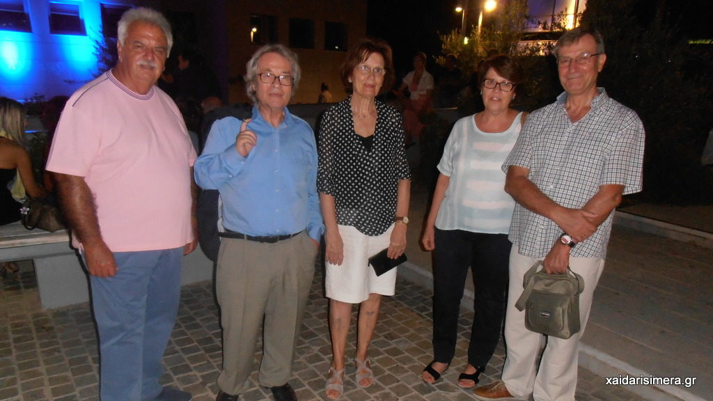 "Βούλιαξε" η πλατεία Δημαρχείου για το "Μινόρε της Αυγής" - Παρέλαση μεγάλων καλλιτεχνών 15