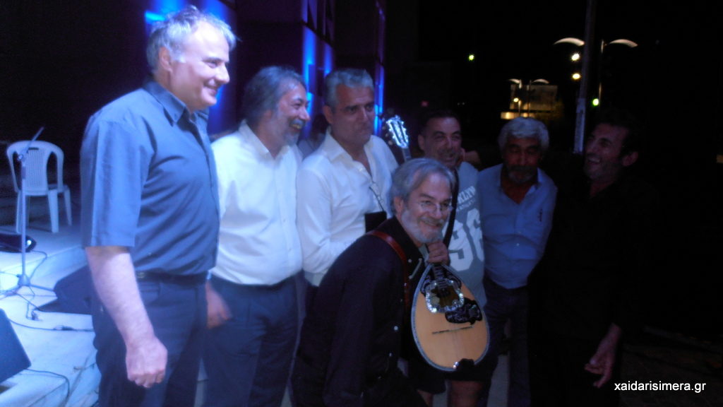 "Βούλιαξε" η πλατεία Δημαρχείου για το "Μινόρε της Αυγής" - Παρέλαση μεγάλων καλλιτεχνών 13