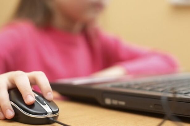 Χαϊδάρι Σήμερα Εκστρατεία ενημέρωσης του Α.Τ. Χαϊδαρίου σε σχολεία για το σερφάρισμα στο διαδίκτυο