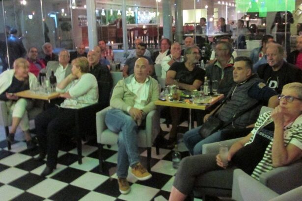 Μια μεγάλη, "Θρυλική" παρέα στο ανανεωμένο Αίθριο 17