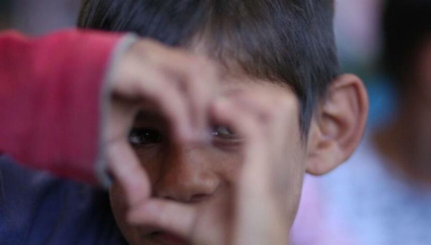 "Έχασε" τα παιδιά του και... βρέθηκε με χειροπέδες 1 Χαϊδάρι Σήμερα "Έχασε" τα παιδιά του και... βρέθηκε με χειροπέδες