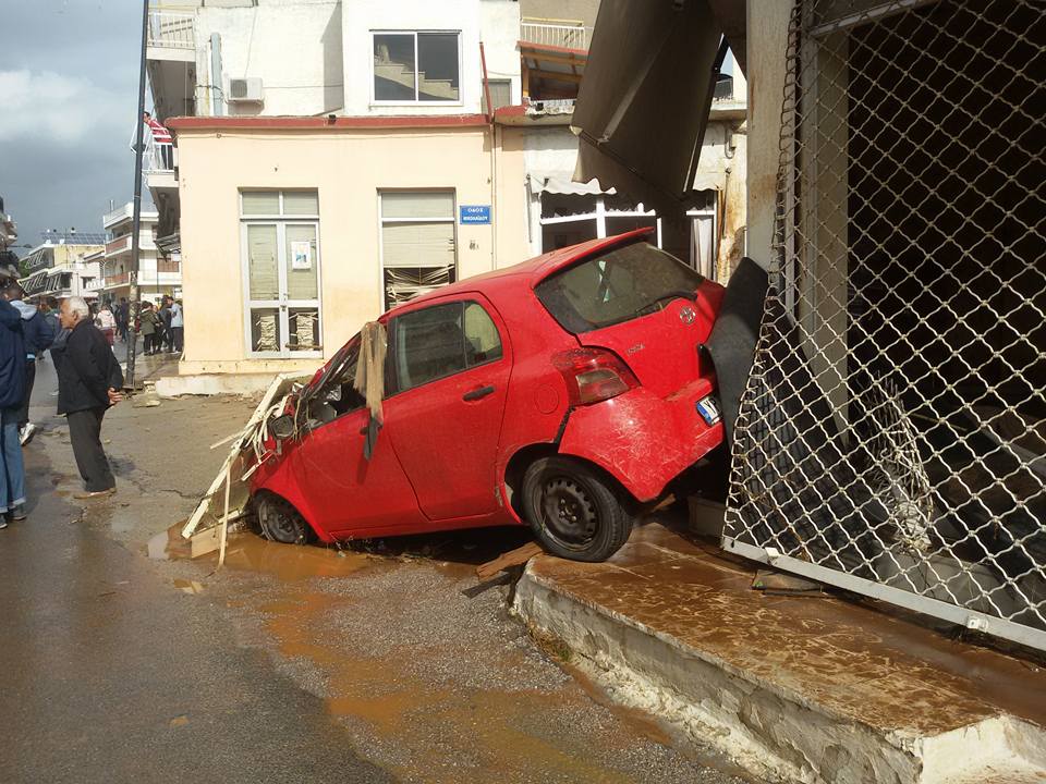 Βιβλική καταστροφή σε Μάνδρα και Μεγάλο Πεύκο - Νεκρή γυναίκα 2