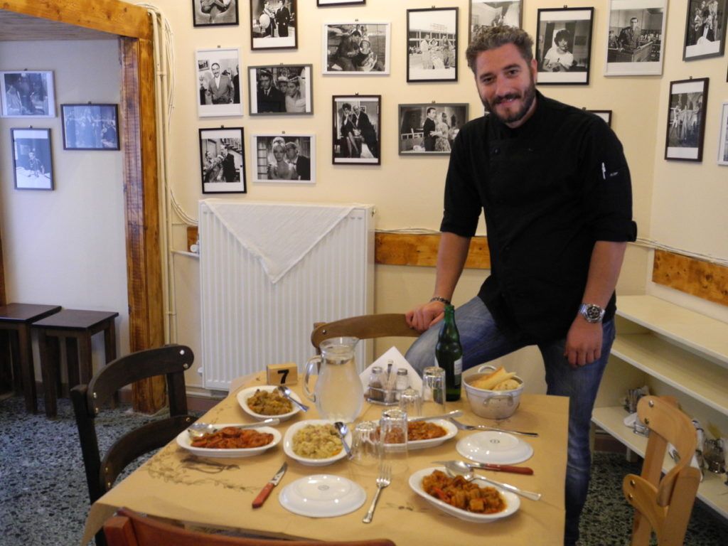 "Καφεναίς": Πάνω απ' όλα, ένα μαγαζί είναι οι άνθρωποί του! 2 "Καφεναίς": Πάνω απ' όλα, ένα μαγαζί είναι οι άνθρωποί του! 1
