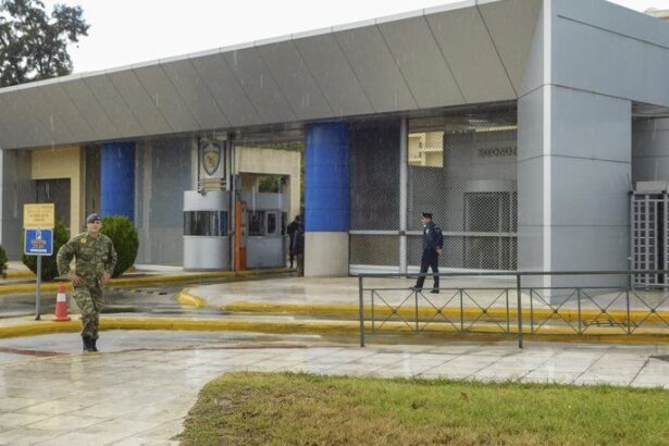 Χαϊδάρι Σήμερα Αφιερωμένο στον σκοπό της πύλης του Πενταγώνου, την ώρα που "την έπεφτε" ο Ρουβίκωνας 2