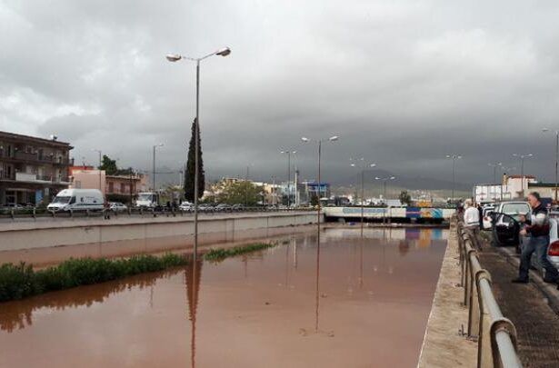 Χαϊδάρι Σήμερα Βιβλική καταστροφή σε Μάνδρα και Μεγάλο Πεύκο - Νεκρή γυναίκα 1