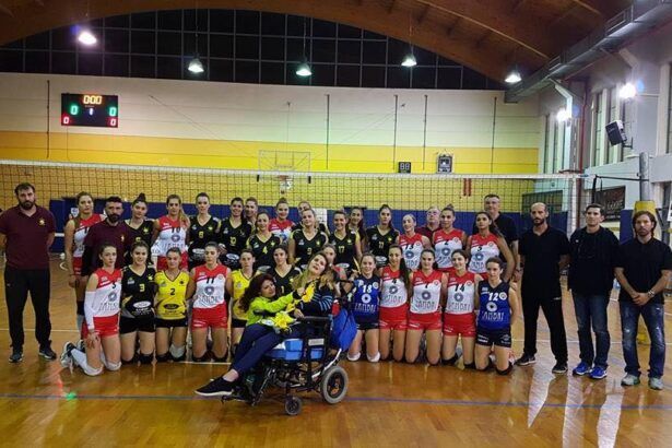 Χαϊδάρι Σήμερα Δίπλα στη Μυρτώ και η γυναικεία ομάδα βόλεϊ της ΑΕΚ