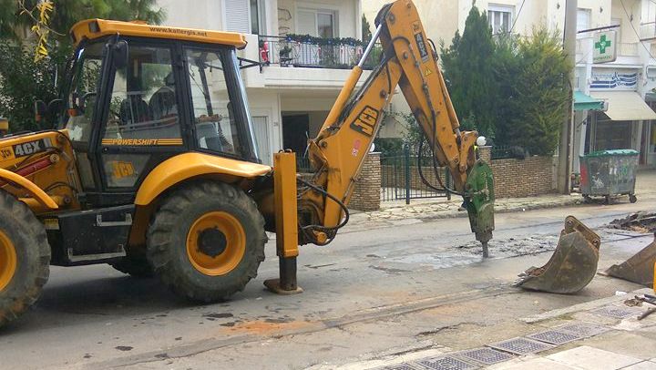 Χριστουγεννιάτικος μποναμάς οι μπουλντόζες 1