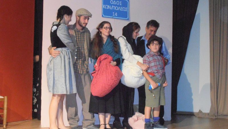 "H Δύση της Ανατολής" - Το θεατρικό που έκανε το χαϊδαριώτικο κοινό να δακρύσει 3