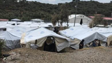 Εικόνες ντροπής από τη Μόρια - Σκουπίδια, βρώμικα μπάνια και σκηνές βίας 2