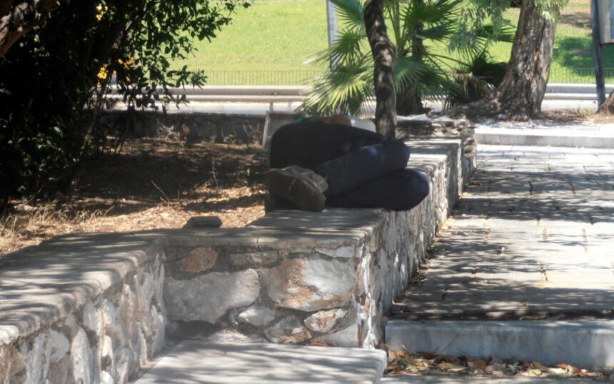 Χαϊδάρι Σήμερα Συλλογή υπογραφών για να συζητηθεί στο Δημοτικό Συμβούλιο το θέμα των αστέγων στο Χαϊδάρι