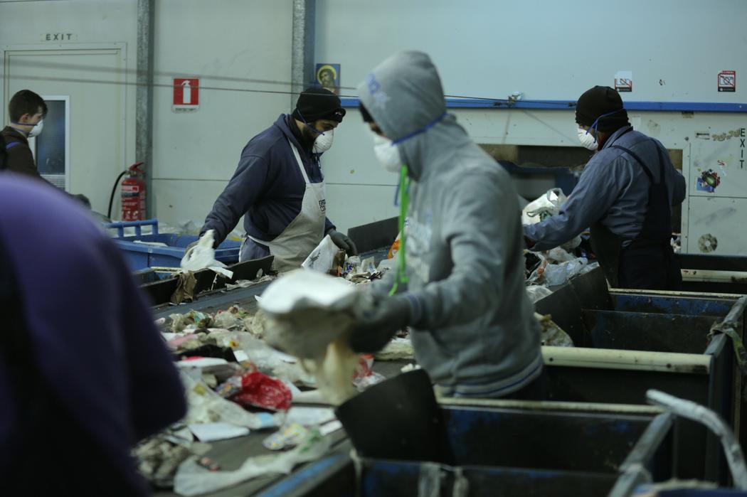 Τι θα βρεις σε έναν κάδο ανακύκλωσης στην Αθήνα 5