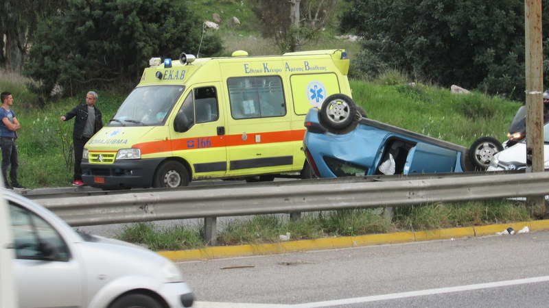 Τροχαίο στον Σκαραμαγκά - Ουρές αυτοκινήτων προς Κόρινθο 2 Τροχαίο στον Σκαραμαγκά - Ουρές αυτοκινήτων προς Κόρινθο 1