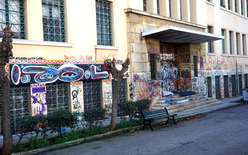 Η εξοικείωση με την αθλιότητα 1