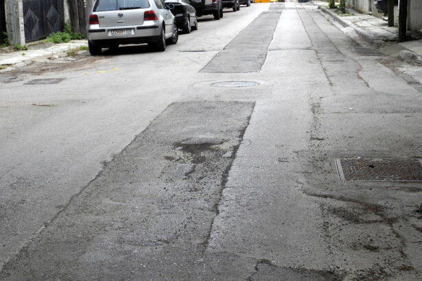 Για τα έργα και την κατάσταση του οδοστρώματος στην Κυπρίων Αγωνιστών 7