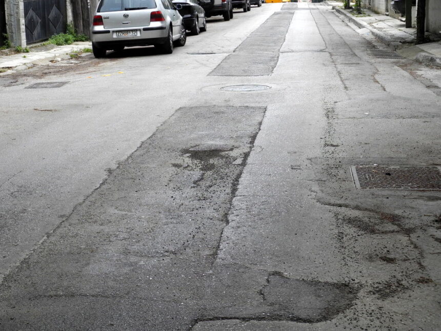 Για τα έργα και την κατάσταση του οδοστρώματος στην Κυπρίων Αγωνιστών 2 Για τα έργα και την κατάσταση του οδοστρώματος στην Κυπρίων Αγωνιστών 1