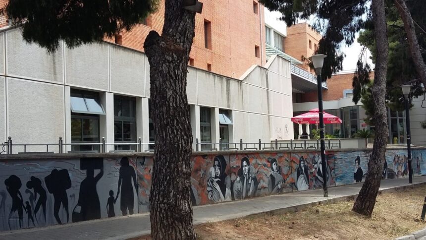 Ζωγραφίζοντας τους τοίχους του Δημαρχείου 1