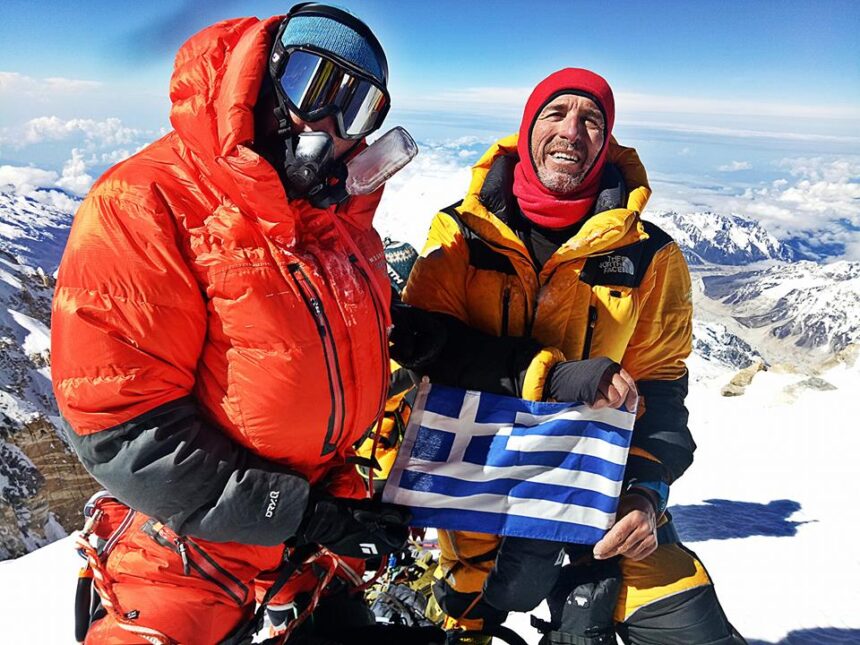 Η δυσκολότερη κορυφή των Ιμαλαΐων υποκλίθηκε στον 55χρονο Αντώνη Συκάρη 1