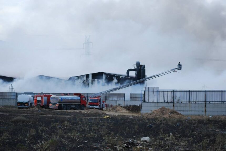 Σας μύρισε και χτες βράδυ καμένο; Για 30 χιλ. ευρώ πνιγόμαστε από το τοξικό νέφος... 2 Σας μύρισε και χτες βράδυ καμένο; Για 30 χιλ. ευρώ πνιγόμαστε από το τοξικό νέφος... 1