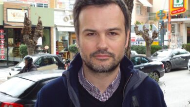 "Άτυπες συμπράξεις και κυνήγι εντυπώσεων" 24