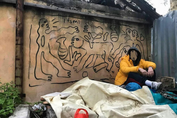Ο Itsmi ζωγραφίζει αρχέγονες μορφές στον ανοιχτό χώρο 27
