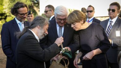 Κακώς υποδέχτηκε ο Μιχάλης Σελέκος τον πρόεδρο της Γερμανίας στο Στρατόπεδο Χαϊδαρίου; 30