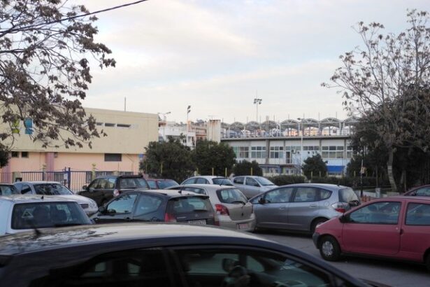 Χαοτικό παρκάρισμα στο Κολυμβητήριο - Κίνδυνος για τα παιδιά 35