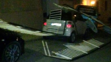 Χαϊδάρι: Η "Ωκεανίδα" έριξε τα κάγκελα πολυκατοικίας πάνω σε αυτοκίνητα 7