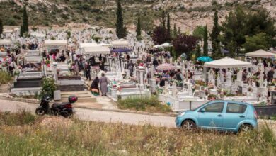 "Πώς να φτάσω στο Κοιμητήριο Σχιστού, για να ανάψω το καντήλι;" 13