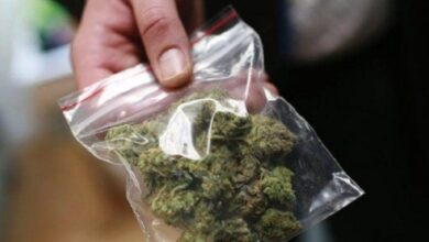 Χρήστες ή βαποράκια; Συλλήψεις χτες βράδυ στην Πλατεία Ηρώων 23