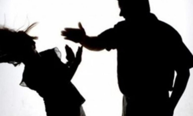 Ξύλο, μετά αλκοόλ και χασίς - Ενδοοικογενειακή βία στο Χαϊδάρι 2 Ξύλο, μετά αλκοόλ και χασίς - Ενδοοικογενειακή βία στο Χαϊδάρι 1