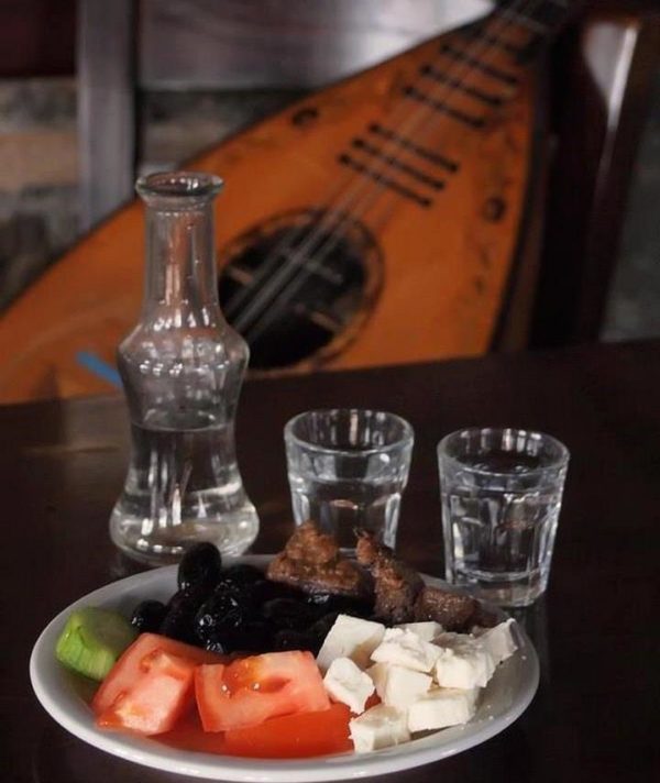 Ρακάδικο "Τα Αχλάδια" - Για αυθεντική κρητική κουζίνα! 9