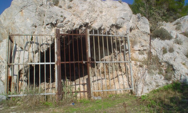 Τι ήταν στην πραγματικότητα η "σπηλιά του Νταβέλη", στο Σχιστό; 2 Τι ήταν στην πραγματικότητα η "σπηλιά του Νταβέλη", στο Σχιστό; 1