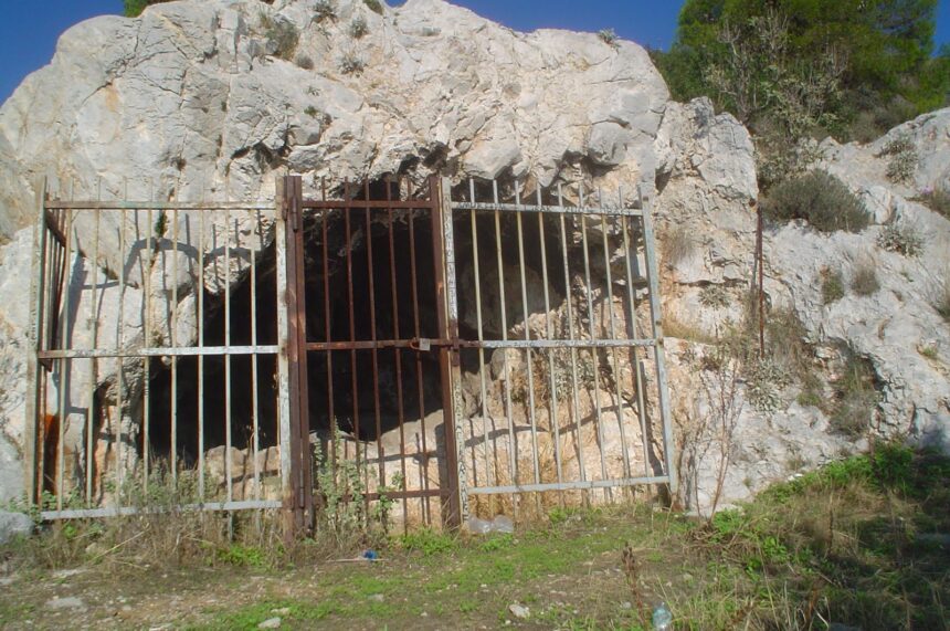 Τι ήταν στην πραγματικότητα η "σπηλιά του Νταβέλη", πάνω από το Δρομοκαΐτειο; 1