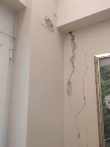 Δεν έχει τέλος: Στα 1.500 τα σπίτια με ζημιές στο Χαϊδάρι!!! 5