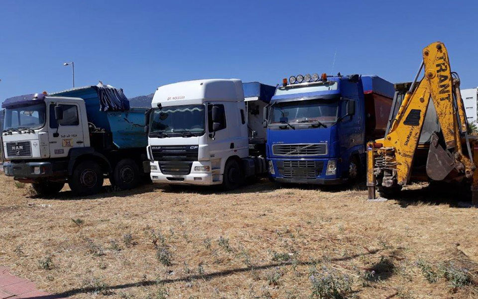 Συλλήψεις για παράνομη χωματερή στο Χαϊδάρι - Χιλιάδες κυβικά μπάζα, μεγάλη περιβαλλοντική ζημιά 5