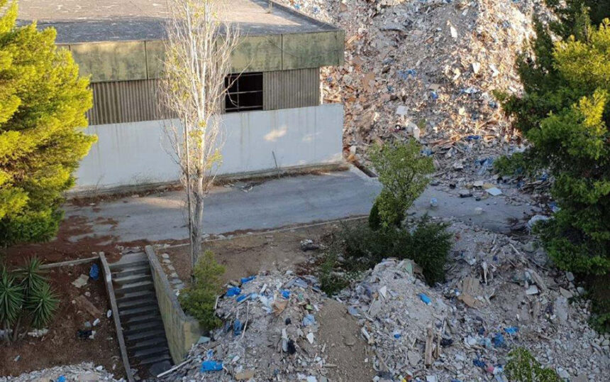 Συλλήψεις για παράνομη χωματερή στο Χαϊδάρι - Χιλιάδες κυβικά μπάζα, μεγάλη περιβαλλοντική ζημιά 1