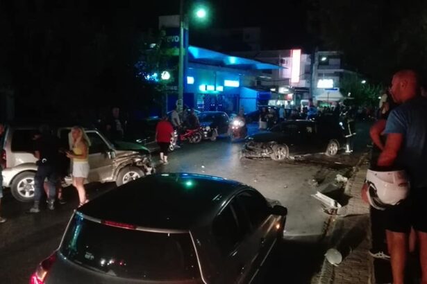 Σοβαρό τροχαίο στην Καραϊσκάκη - Τρεις τραυματίες 15